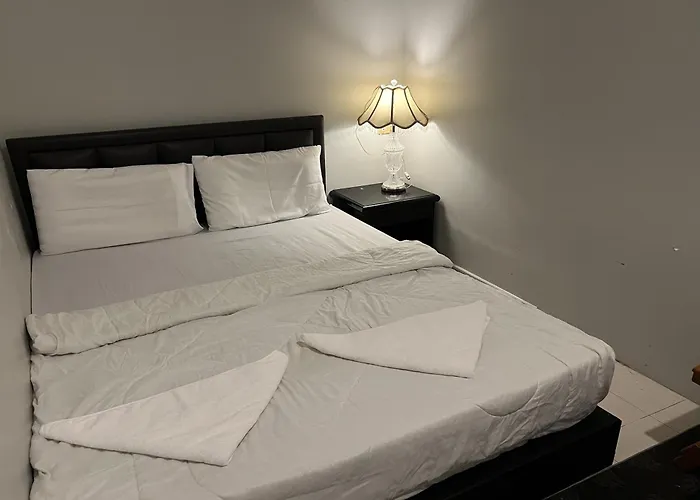 Hostel Orchid Near Bumrungrad Hospital And Nana Market