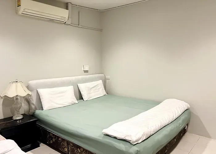 Hostel Orchid Near Bumrungrad Hospital And Nana Market Bangkok