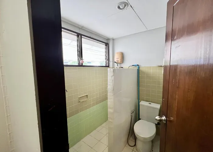 Hostel Orchid Near Bumrungrad Hospital And Nana Market *