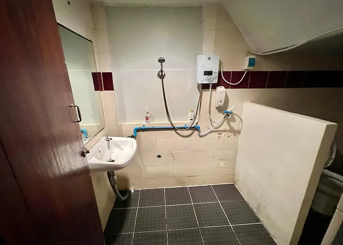 Hostel Orchid Near Bumrungrad Hospital And Nana Market *