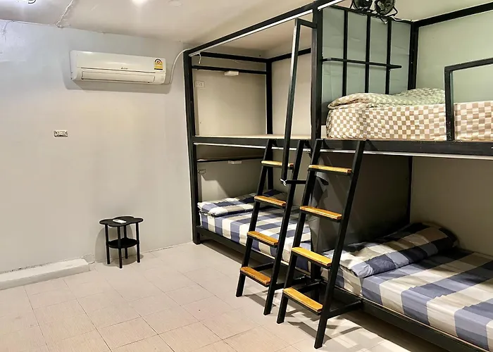 Hostel Orchid Near Bumrungrad Hospital And Nana Market Bangkok
