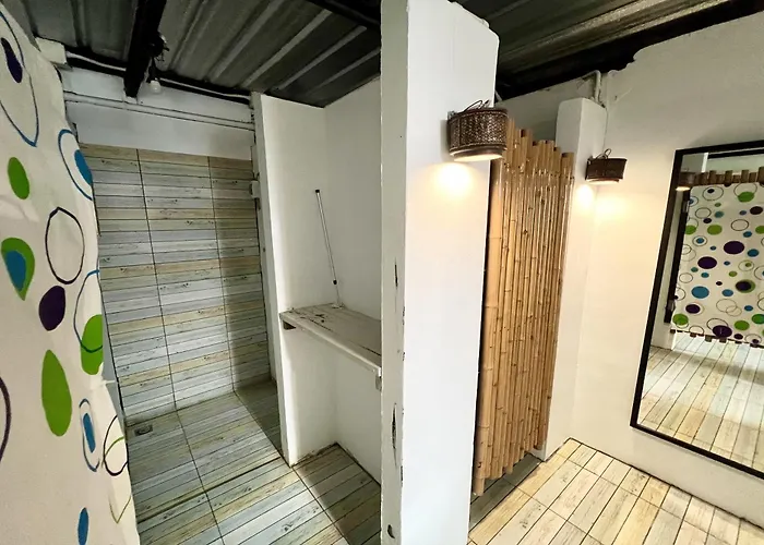 Hostel Orchid Near Bumrungrad Hospital And Nana Market *