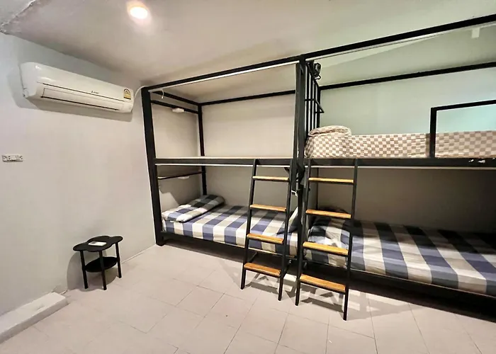 Hostel Orchid Near Bumrungrad Hospital And Nana Market *