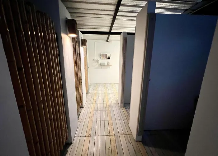 Hostel Orchid Near Bumrungrad Hospital And Nana Market *