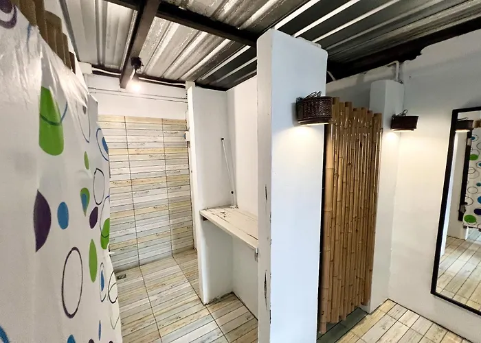 Hostel Orchid Near Bumrungrad Hospital And Nana Market Bangkok