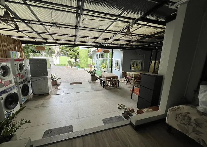 Hostel Orchid Near Bumrungrad Hospital And Nana Market *