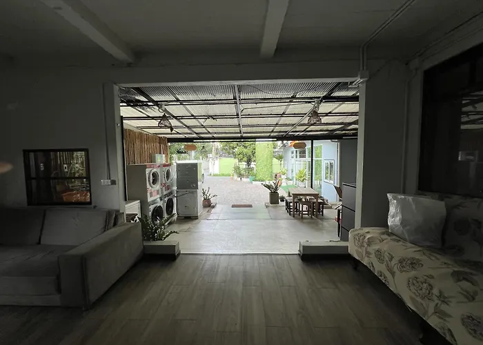 Hostel Orchid Near Bumrungrad Hospital And Nana Market Bangkok