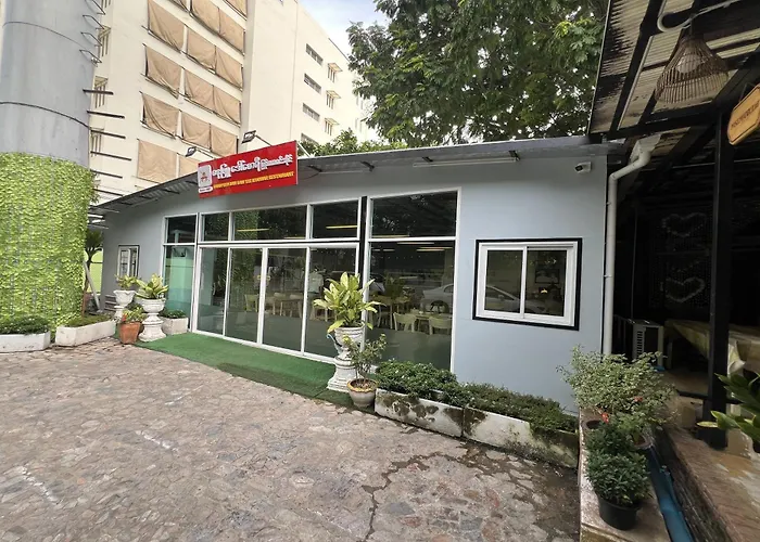 Hostel Orchid Near Bumrungrad Hospital And Nana Market Bangkok